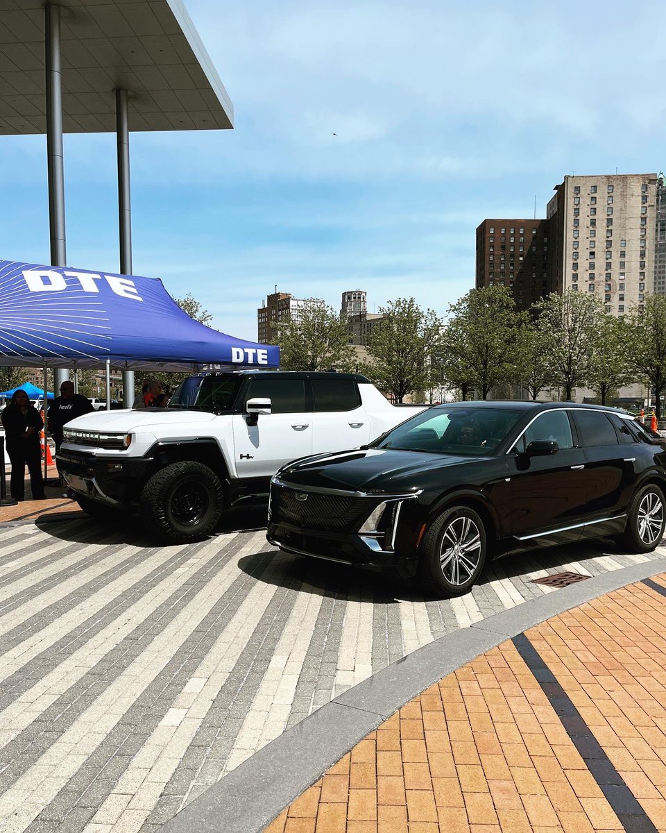 XperienceComm's tweet photo. Curious about EV’s? Need something fun to do over Father’s Day weekend? Join us this weekend at Schoolcraft College in Livonia, MI for an electric vehicle drive experience you won’t forget! 

Register here: https://t.co/WHMjtgOEDR https://t.co/7MRLhaPmcn