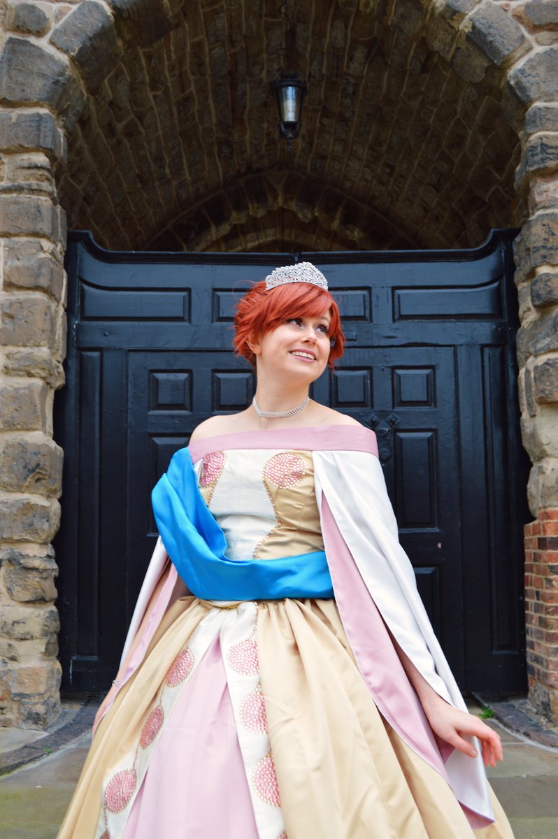 Posting some pics I got at Kokorocon earlier this year! Anastasia is a costume I'm so happy with after all the hours of work that went into it. And it's surprisingly ok to wear!

#cosplay #anastasia #anastasiacosplay #ukcosplay