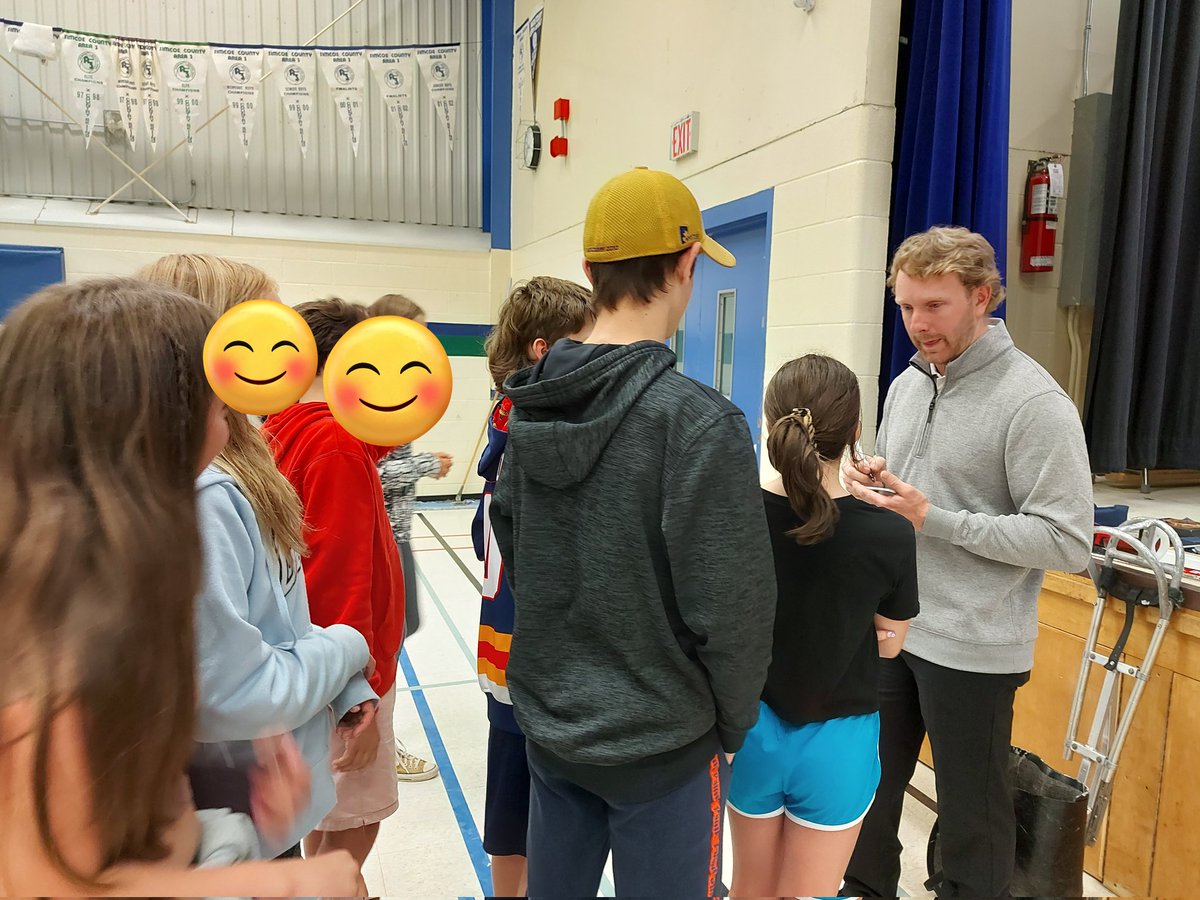 Thank-you <a href="/11Dixons/">Adam Dixon</a> for speaking to the grade 6-8 students about your experiences as a Team Canada para ice hockey player! 🇨🇦 <a href="/SeanEaleyEDU/">Sean Ealey</a>