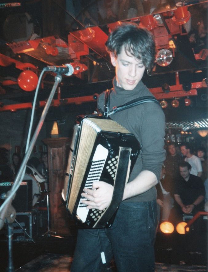 Damn it was John Linnell s bday and no one told me? I don t listen to tmbg but he is so babygirl so happy bday love 