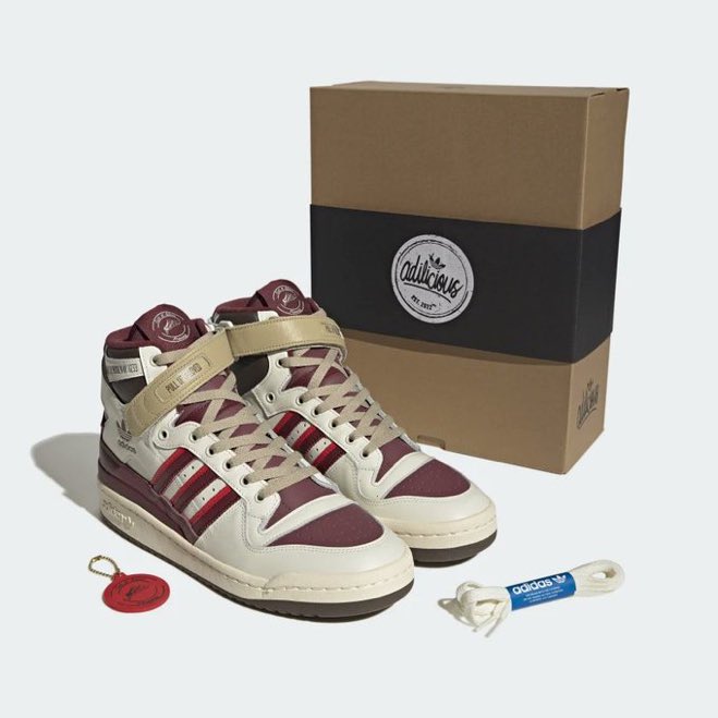 SNKR_TWITR tweet media
