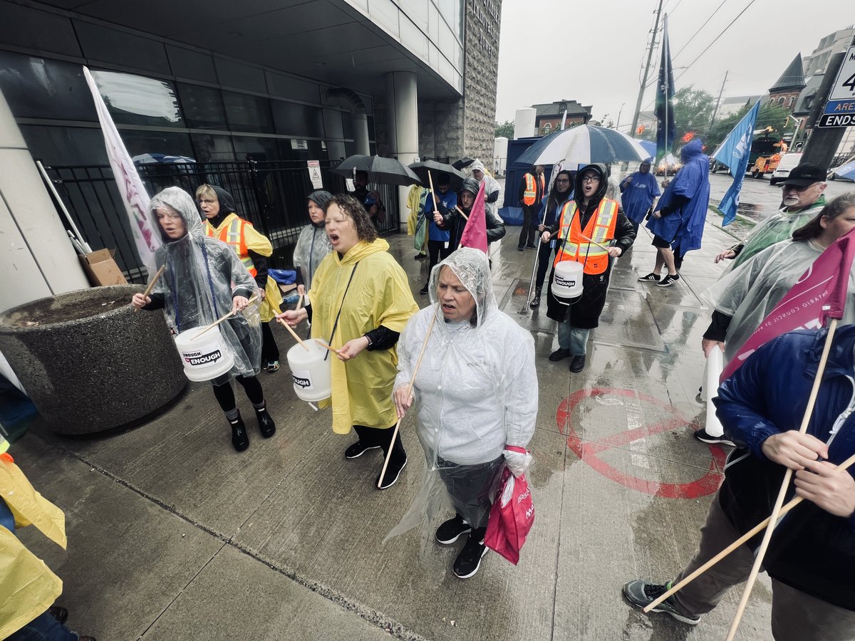 OPSEU's tweet photo. Hospital staff at @STJOESHAMILTON showed the power of collective action today! Unions representing healthcare workers in Ont. rallied outside the hospital to demand St. Joseph’s CEO fight back against privatizing hospital services!
#SavePublicHealthcare #onlab https://t.co/DuCaM0ZC5O