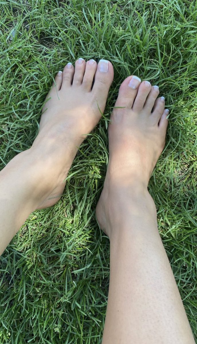 Empress Vina on Twitter: "Like and retweet if you'd worship my feet at