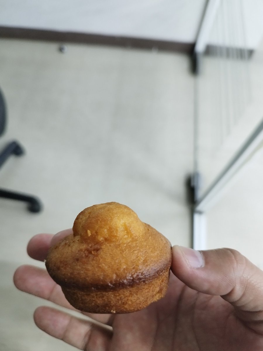 DixMMiguel's tweet photo. @Grupo_Bimbo  que es esto? 
Le bajaron a la calidad del producto ? 
Siempre van a estar así ? 
Ya ni mantecadas parecen 😫 https://t.co/uyJj7xTXZK