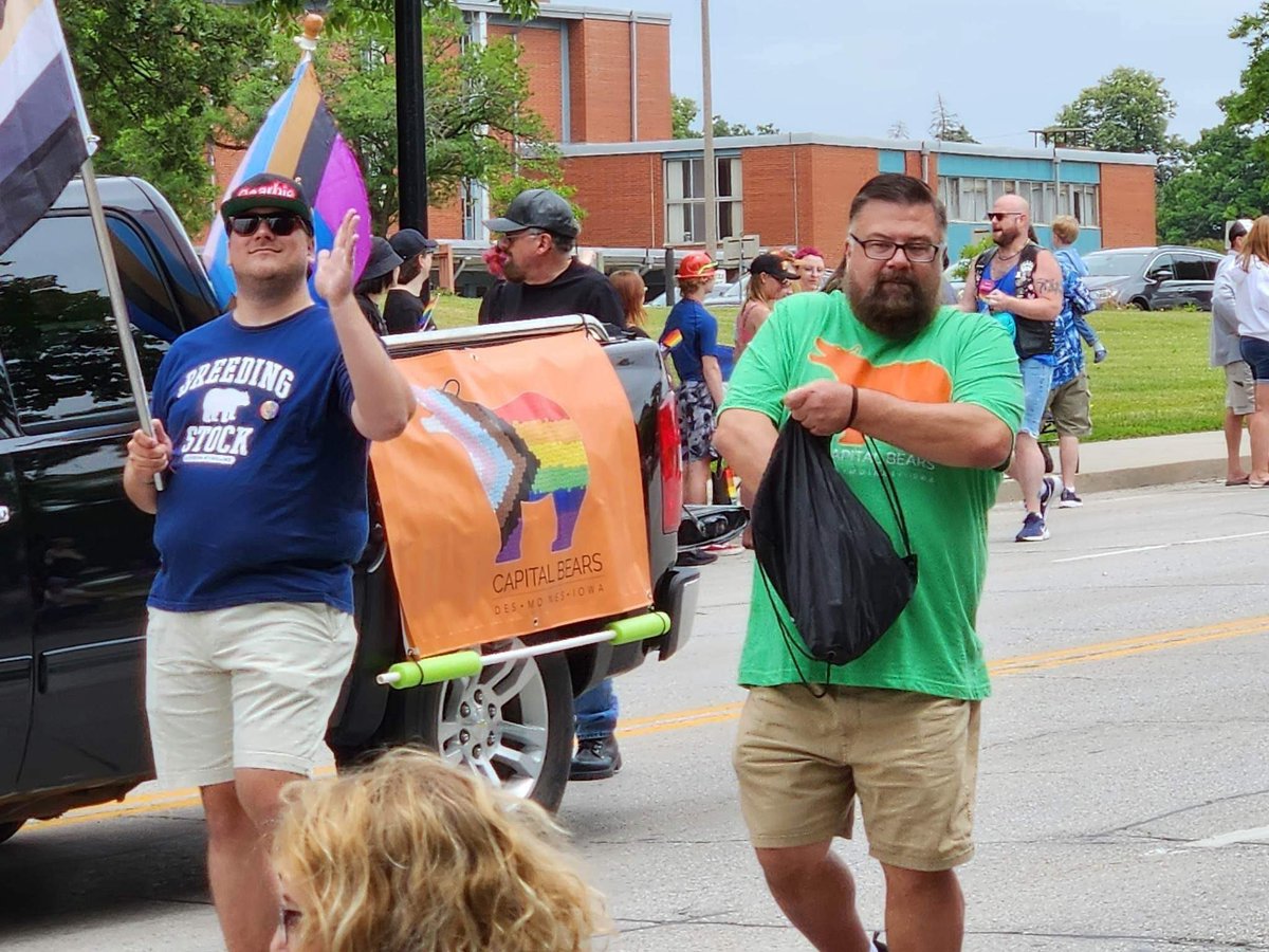 We had yet another successful day at @pridedesmoines 2023. @DomitaSanchez stopped by for a visit before the parade started and a couple new faces joined the group. Thanks to all who came out to show their pride in Des Moines. #capitalbears #domita4bears #dsmbears #lgbtq #Pride