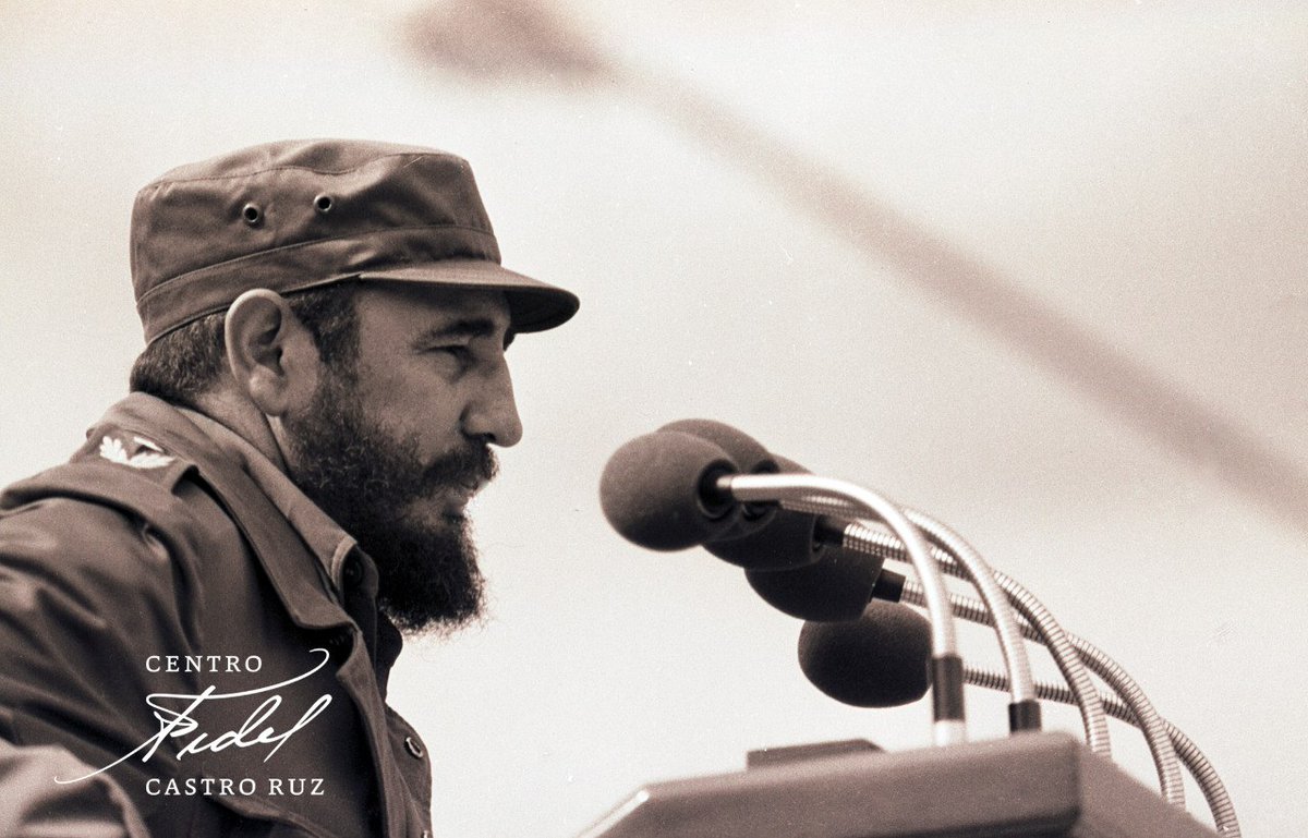 #Fidel:'El caudal más grande que tenemos está en la mente, en la inteligencia de nuestro pueblo; que el cerebro es un recurso natural fabuloso, no se agota como el petróleo, por ejemplo, sino que se multiplica'. #FidelVive