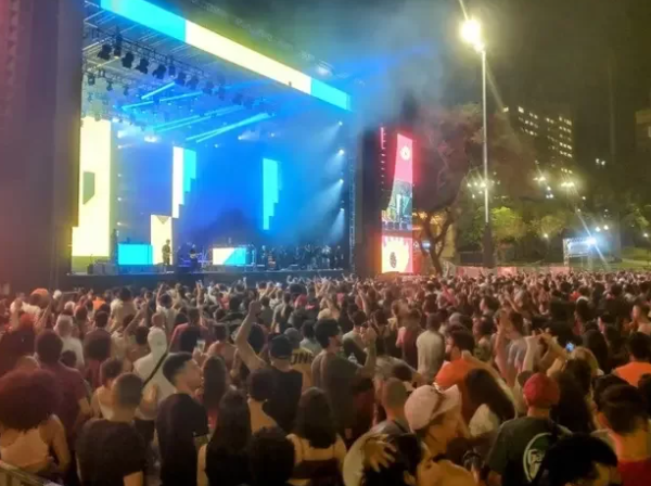 Metropoles's tweet photo. ➡️ SP: MBL propõe ação contra cachês de artistas na Virada; veja valores

MBL afirma que valores são “exorbitantes” e pede devolução; artistas receberam até R$ 400 mil para se apresentar na Virada Cultural

Leia: https://t.co/BmKFWY249K https://t.co/rDHlwvZLaL