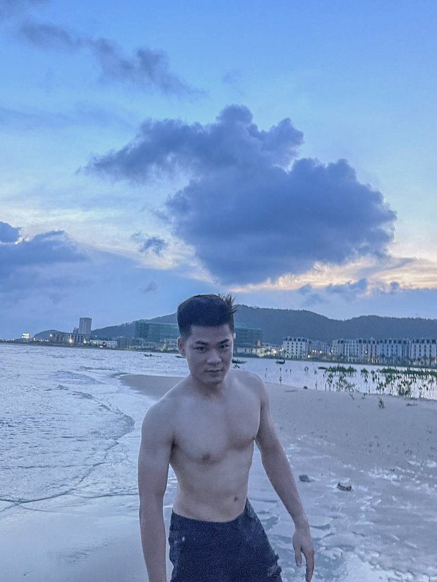 TonyDi1101's tweet photo. Ăn đẫy mồm vào rồi không xả là béo ngay #FWB #ons https://t.co/KG6xPxhMHU