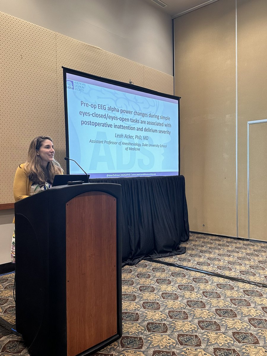 Dr. Leah Acker presents her research that found Preop EEG alpha power changes are associated with postoperative inattention and delirium severity in the @NIDUS_Delirium oral abstract session at #ADS23PVD @sharon_inouye @RealMilesBerger