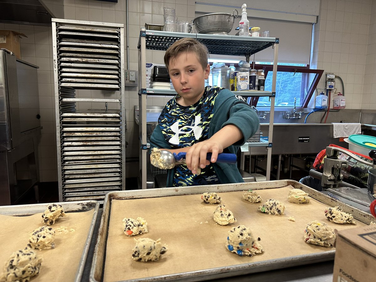 Mrs_Marth's tweet photo. SpringFest Teacher Treasure winner Josh got to bake cookies today with his friends! @PDSD_AstonES https://t.co/sAnp9q291P