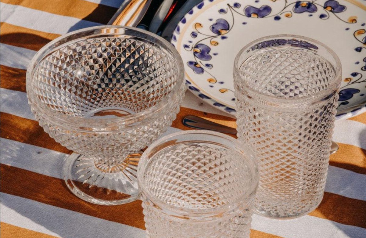 ELLEDecoFR's tweet photo. 🔵 Must-have : 25 indispensables déco pour l’été https://t.co/QzKtH5trnd https://t.co/BD5zwLtJo8