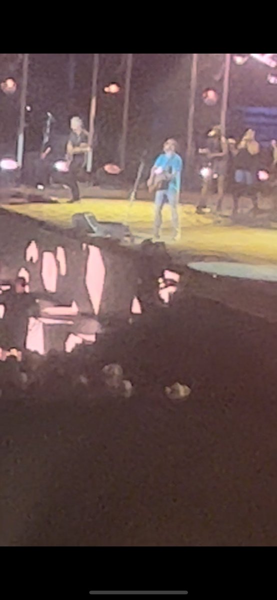 DanielleHumphry's tweet photo. @ericchurch true rockstar!! Class act! True blue forever https://t.co/uedIukvU2o