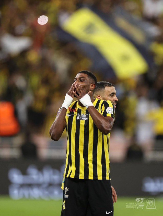 بالمنطق والعقل والحوافز.. الاتحاد المطلب الأول لكل النجوم.. بطولات قادمة أولها مونديال الأندية، والعميد مصنع للنجوم كونه النادي الذي يطور كل من انضم إليه والشواهد شراحيلي، مهند، بامسعود، زكريا، العبود والبيشي… إن أردت أن تكون نجم سوبر انضم لكتيبة النمور خلفهم مدرج ذهب يصنع العجب