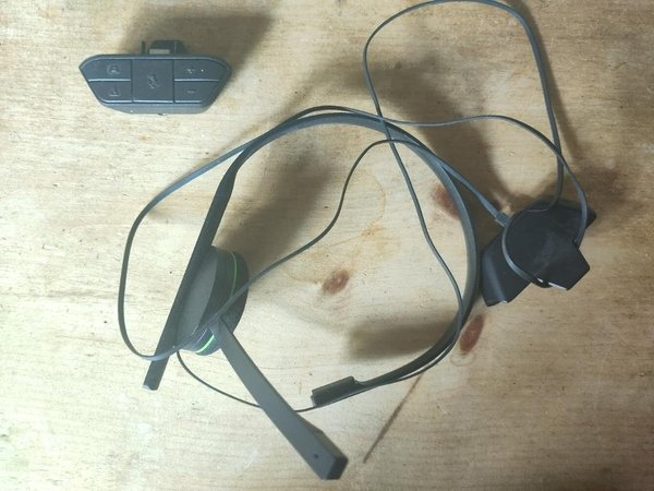 OFFER: Xbox One Chat Headset & Adapter (Caerwys) ilovefreegle.org/message/100083…