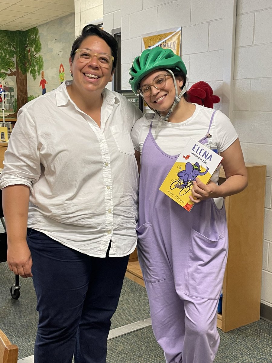 What an honor & treat to have #PuraBelpré award-winning author & illustrator @juanamedina read her book to our summer school students! Thank you @IrvingISD for gifting each student a copy. She signed a copy for @KeyesTigerCubs too! 🤗💕@iisdbil_esl @la_teacherTX @Maggie8156