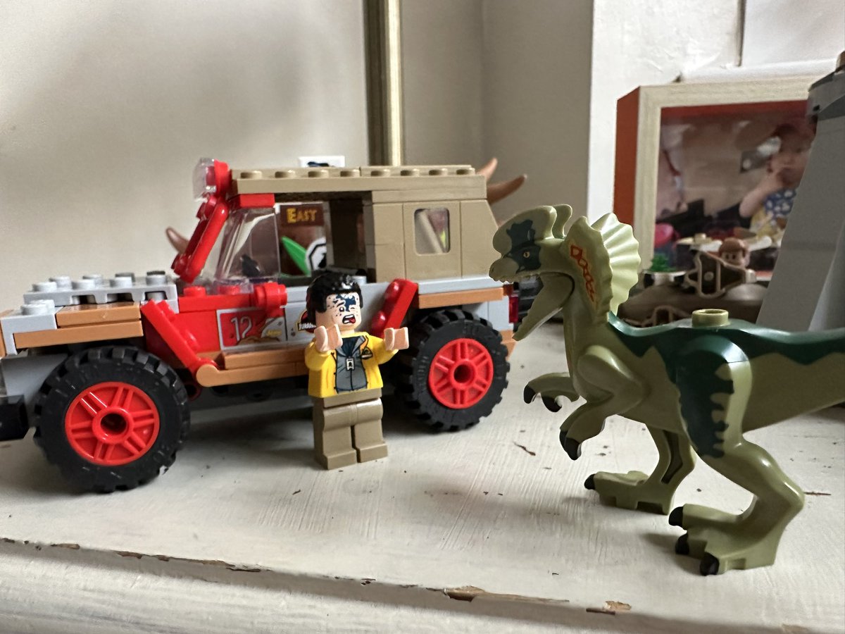 jonp_rry's tweet photo. This might be the greatest minifig ever! @JurassicPark @LEGO_Group #afol #afolwac https://t.co/EtYQDxzojT