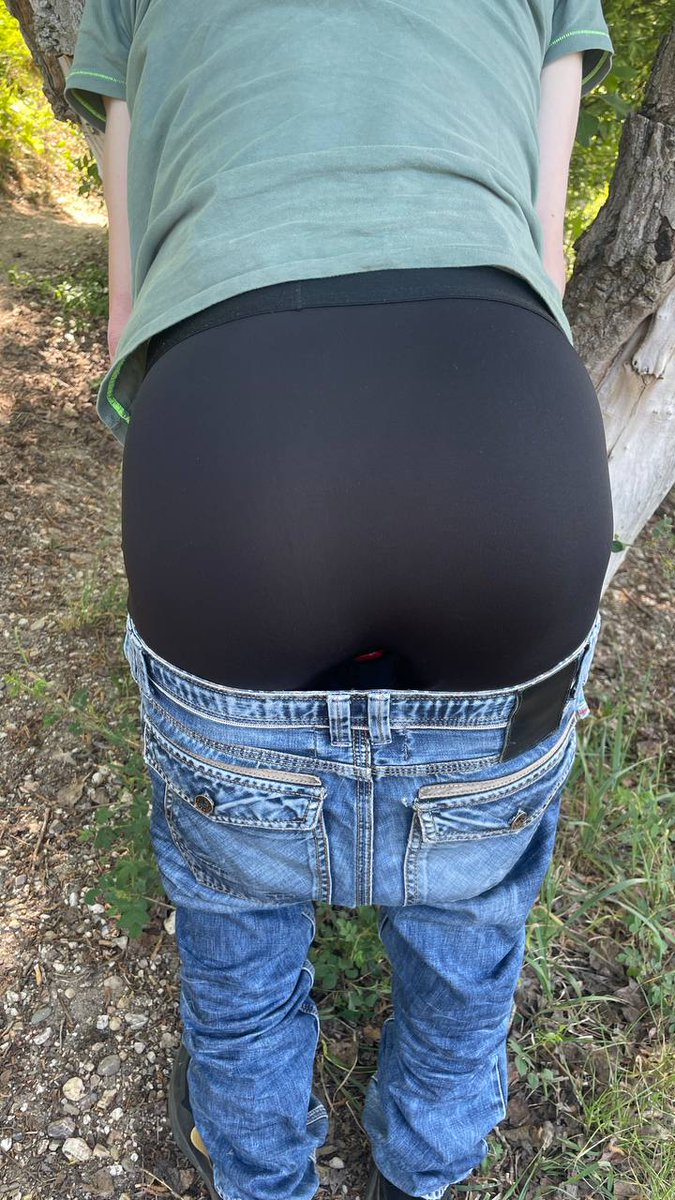 🇩🇪 Spazieren gehen mit der #Pokemon #Pikachu.
🇬🇧 Walk with the Pokémon Pikachu.