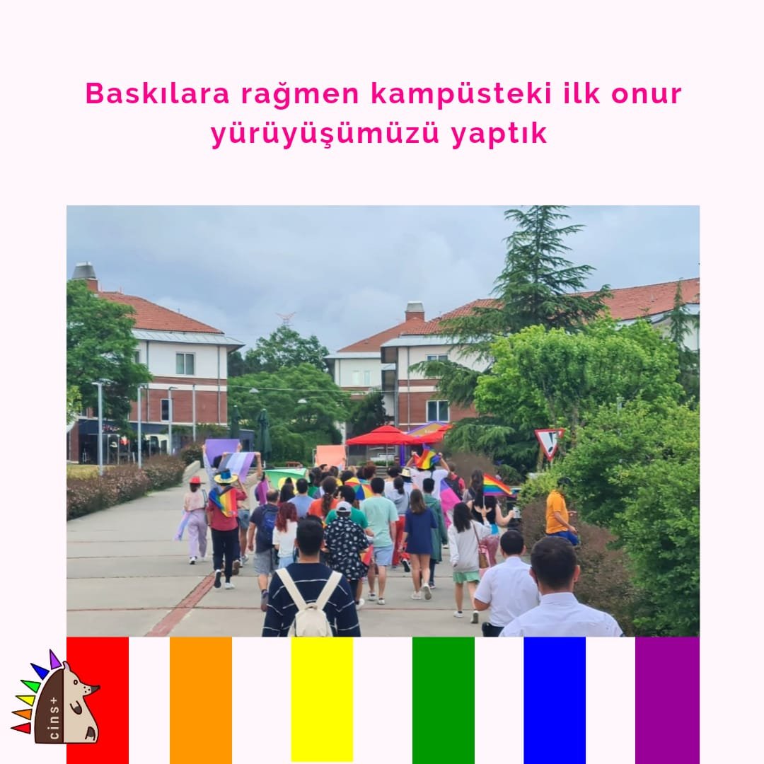 Tüm baskılara ve engelleme çabalarına rağmen buradayız! Kampüsteki ilk onur yürüyüşümüzü tüm zorluklara rağmen bugün gerçekleştirdik. Bizimle yürüyen herkese teşekkürler 🏳️‍🌈 Yalnız değilsiniz! Yalnız değiliz!
