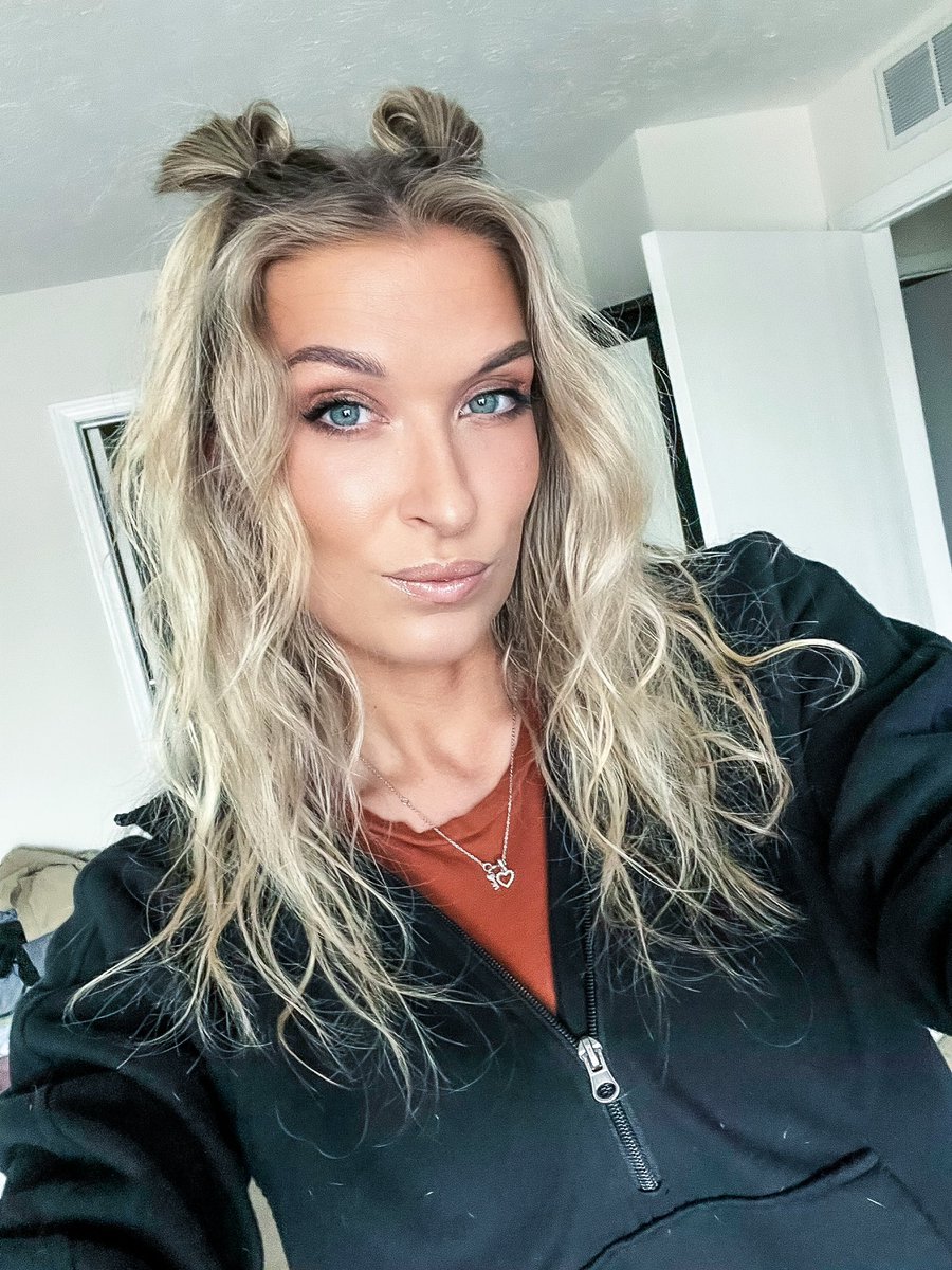 Kim_Hunt's tweet photo. #messyhairmonday π¦ https://t.co/nFDwd8gcnS