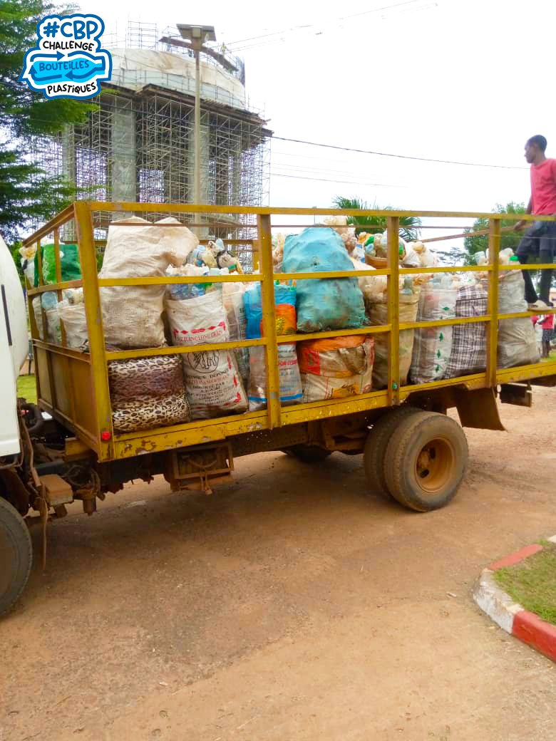 CLEANAFRICA2's tweet photo. #CleanActu l Retour en images sur la 3ème journée du Challenge Bouteilles Plastiques. Aujourd'hui, nous avons dépassé le cap des 1.500.000 bouteilles collectées. @hcecv @LeeWhiteCBE @AnemoneMengome #CBP2023 #CleanAfrica #AidezNousAGarderNotreVillePropre #Lɓv #Akda #Owdo #Ntoum https://t.co/6tXue8e2G2