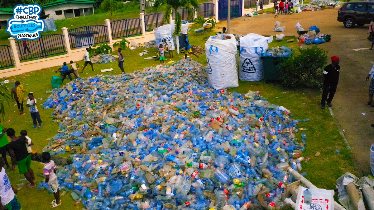 CLEANAFRICA2's tweet photo. #CleanActu l Retour en images sur la 3ème journée du Challenge Bouteilles Plastiques. Aujourd'hui, nous avons dépassé le cap des 1.500.000 bouteilles collectées. @hcecv @LeeWhiteCBE @AnemoneMengome #CBP2023 #CleanAfrica #AidezNousAGarderNotreVillePropre #Lɓv #Akda #Owdo #Ntoum https://t.co/6tXue8e2G2