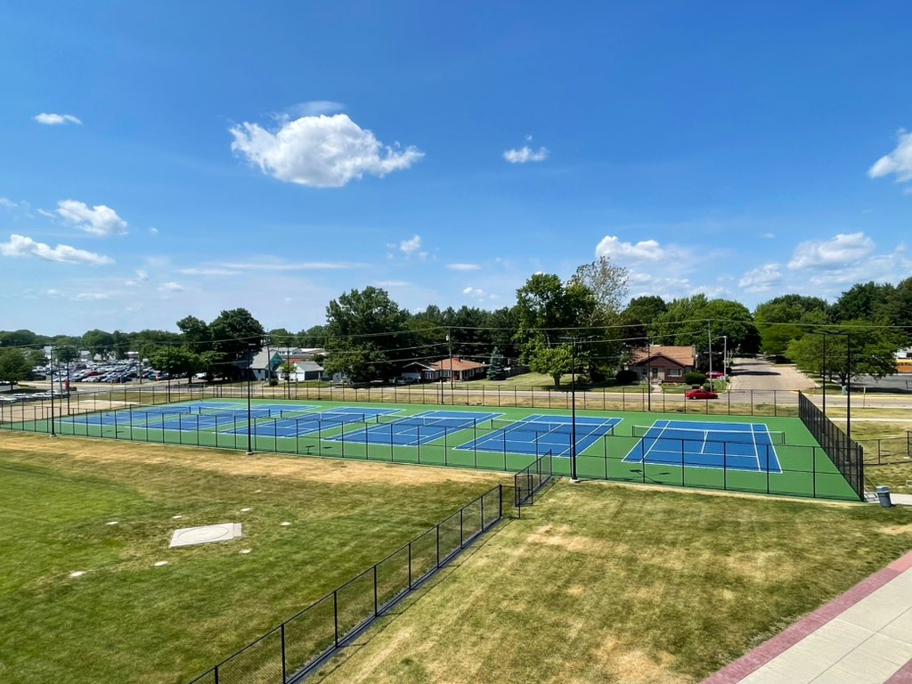 Fresh tennis courts just in time for summer workouts 🎾 ✨ 

#GOldenWARRIORS