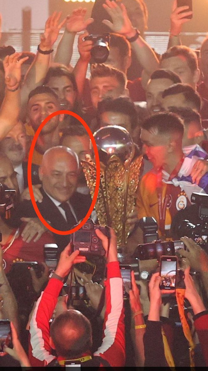 BEŞİKTAŞ DÜŞMANI FANATİK GALATASARAYLI MEHMET BÜYÜKEKŞİ İSTİFA!