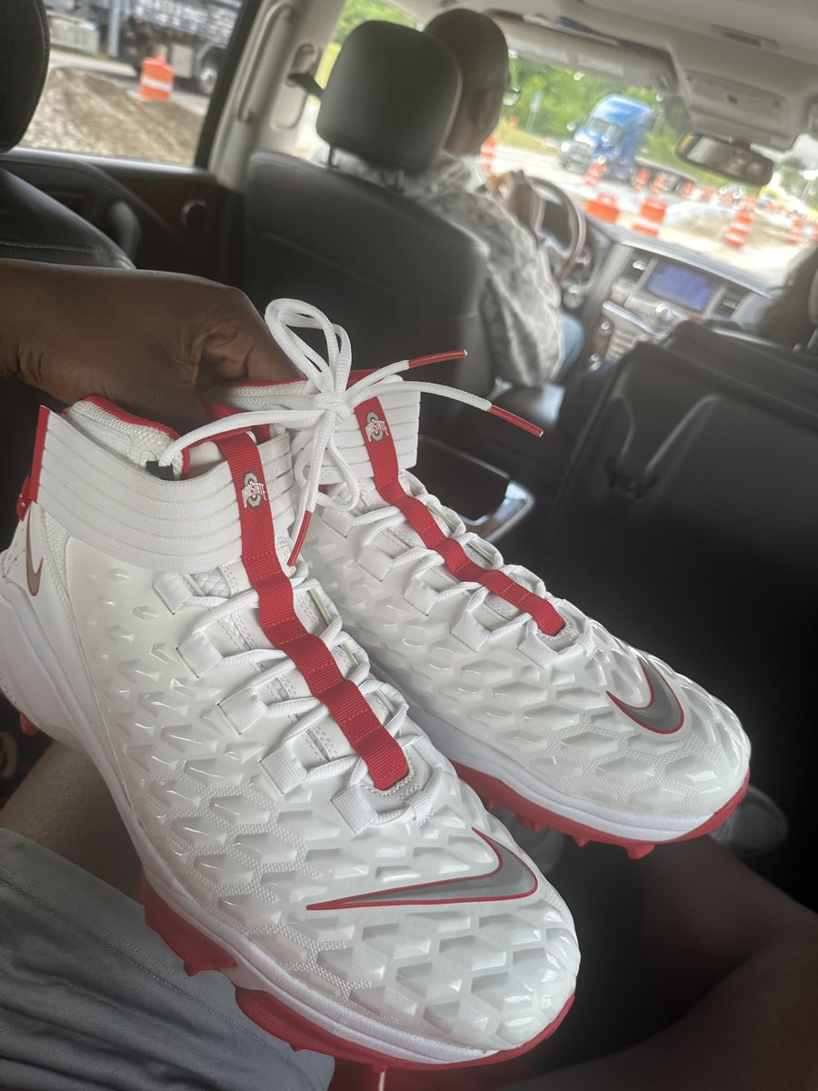 Had a great time today at The Ohio State University working with <a href="/CoachJFrye/">Justin Frye</a> and <a href="/CoachSollenne/">Mike Sollenne</a>! Excited to be named MVP 🌰🌰