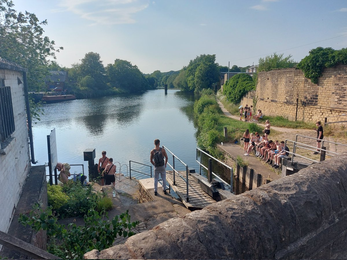 25 young people gathering in Mirfield this evening. At least 5 had been in the open water swimming in the lock #bewateraware cold water shock can kill @mirfieldfree @SaferKirklees @WYP_HBrear