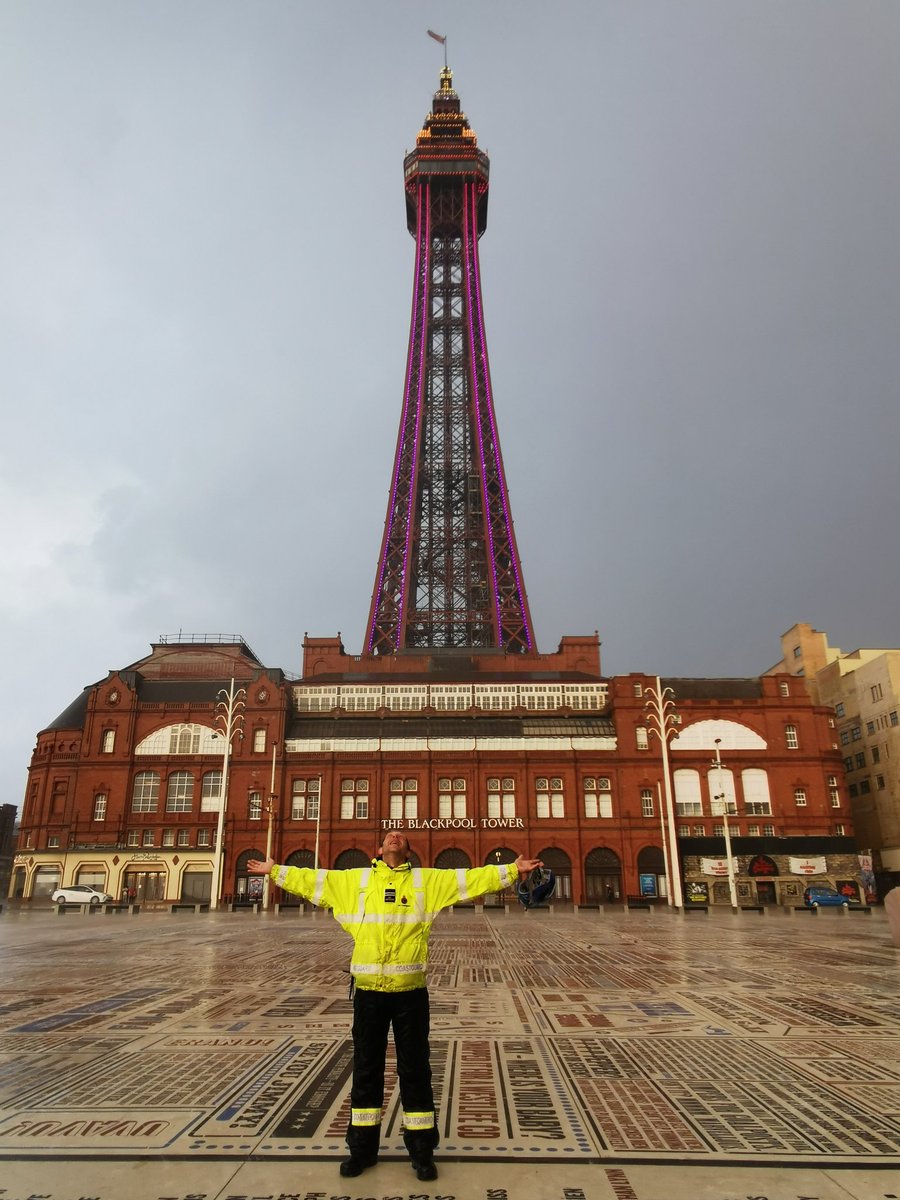 It never rains but it pours. DSO Danny Thomson, enjoying the sunshine☀️...oh wait ☔⚡
#999Coastguard
@visitBlackpool