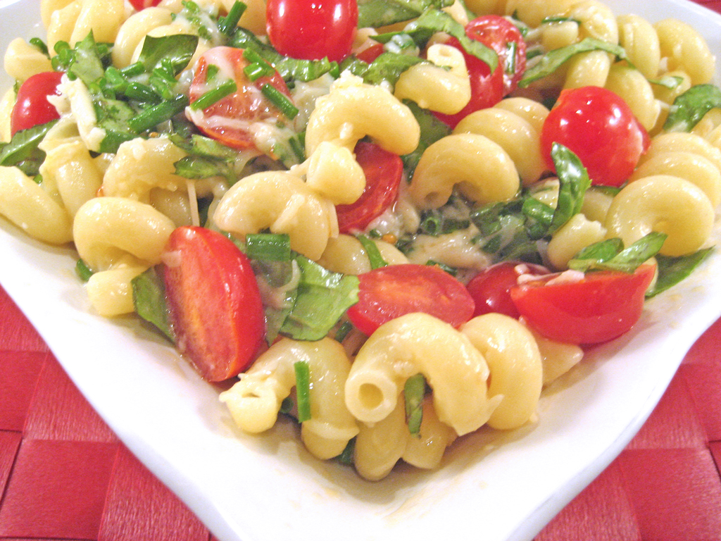 Pasta with Cherry Tomatoes & Fresh Herbs - another Easy Summer Side! # #cherrytomatoes #freshherbs #pastalover #pasta #cookingfortwo #summerside thymeforcookingblog.com/2023/06/pasta-…