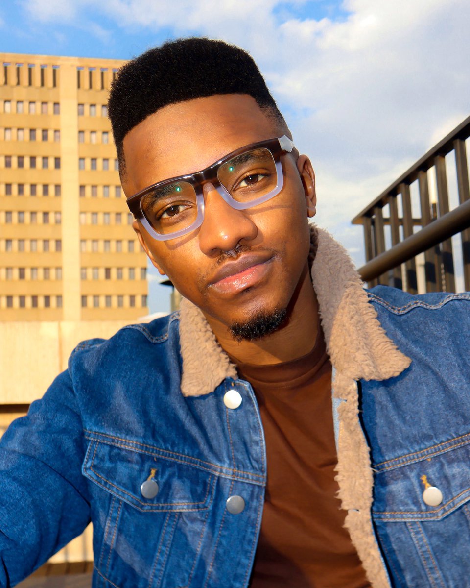 Letting the frames inspire the fit🅿️
@ZeeloolOptical #zeeloolmen 
-
Use my code: Carl10
For 10% off at checkout 
#tsongamen #handsome 
#prescriptionglasses