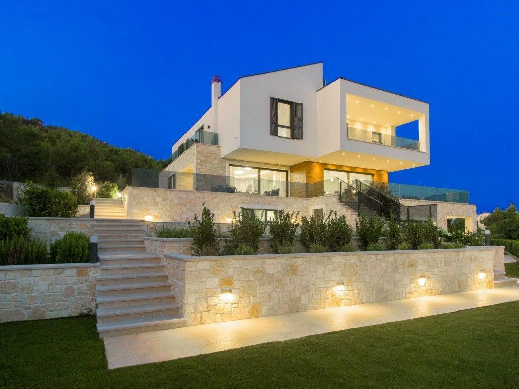 ⭐️⭐️⭐️ Villa Marko ⭐️⭐️⭐️

Villa Marko is built in a contemporary style on 3 floors and has 350 m2 of living space, and offers accommodation for a maximum of 8 guests.

croatialuxuryrent.com/villa/villa-ma…

#luxlife #luxurytrip #croatia🇭🇷 #croatiatravel #luxurylistings