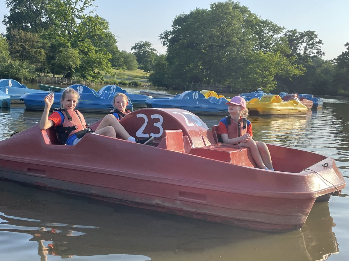 GGTonNorth's tweet photo. A lovely evening messing about in boats @DunorlanPark boats 🛶 @Girlguiding @Guiding_LaSER @GGKentWeald https://t.co/ROP14bc0lj
