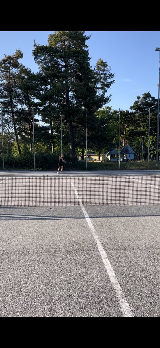 Bättre sent än aldrig! Kvällens tennis pass efter jobb och sammanträde med kommunfullmäktige!🌞🎾❤️#nevergiveup