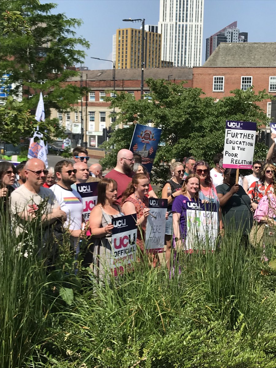 JulieKelle26608's tweet photo. Baking in the heat today but wonderful scenes at the #UCURespectFE rally at Quarry Hill Leeds. Shout out to all the support shown from Leeds Trade Council, Councillors, Leeds Uni UNISON, NEU & Fabian Hamilton @uculeeds @UCUBradfordColl @ucukirkleescoll https://t.co/9vXMkbPeHl