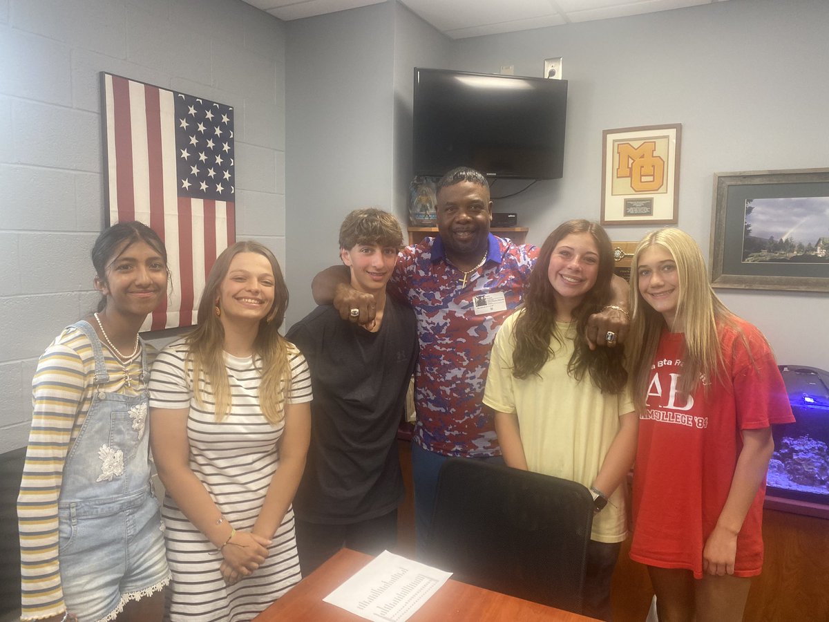 wespeakvictory's tweet photo. CC was at Mount Olive Middle School speaking victory to the 8th grade and preparing them for high school! @leerouson @cultureleaders https://t.co/zTV4nZccE1
