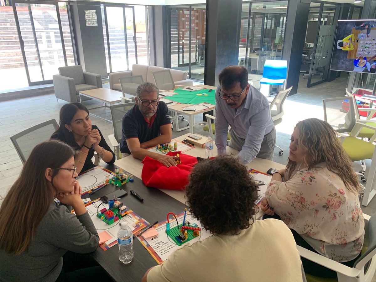 clauz_mx's tweet photo. En este inicio de semana, estamos muy activos y compartimos a ustedes, nuestra participación en el Taller de #Lego ¡Creando sinergias #interclusters poblanos; ¿En qué equipo es mejor?
¡Excelente experiencia!
Juntos #vivimoslaindustria https://t.co/0hdpg1Hclx