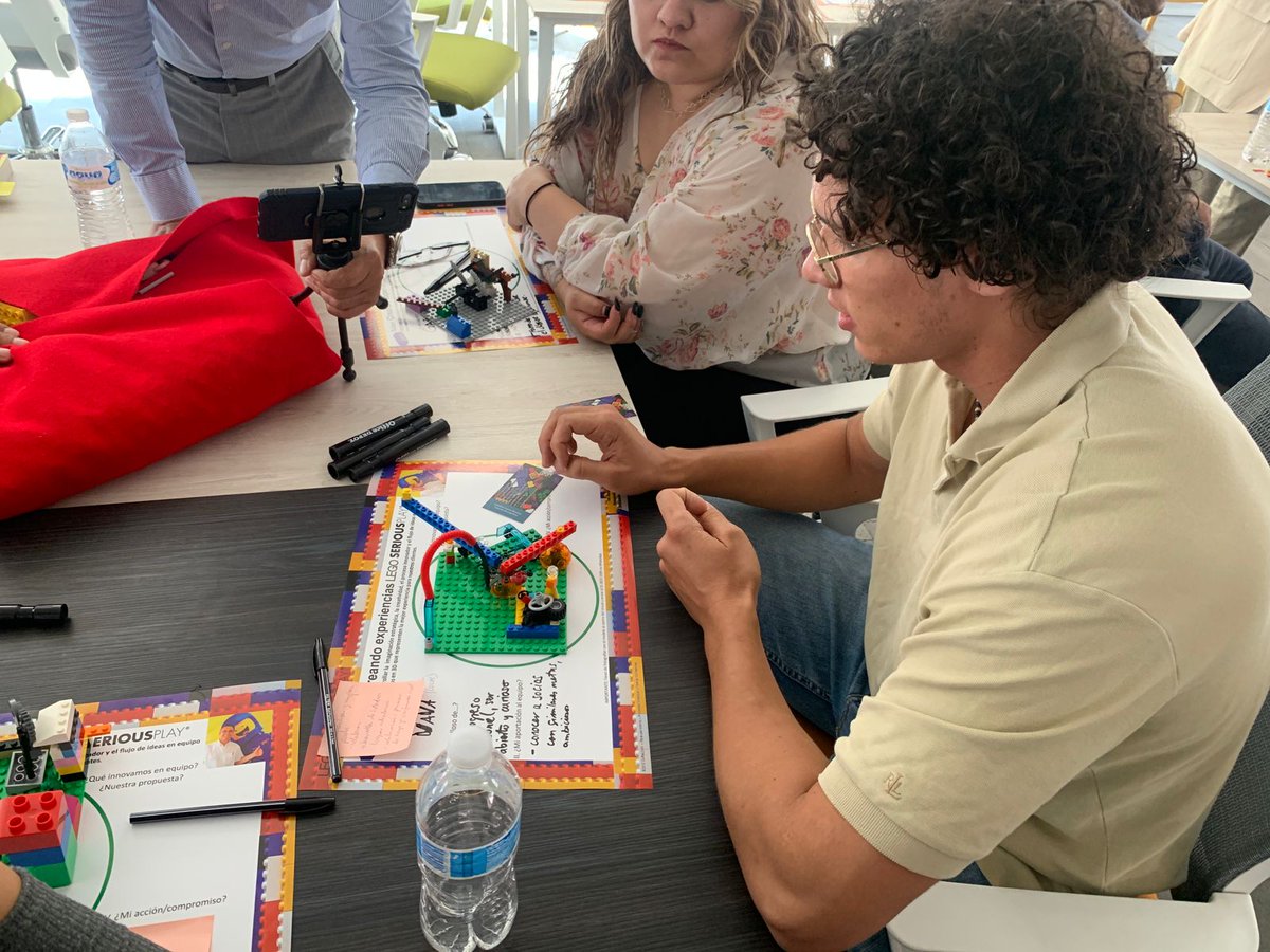 clauz_mx's tweet photo. En este inicio de semana, estamos muy activos y compartimos a ustedes, nuestra participación en el Taller de #Lego ¡Creando sinergias #interclusters poblanos; ¿En qué equipo es mejor?
¡Excelente experiencia!
Juntos #vivimoslaindustria https://t.co/0hdpg1Hclx