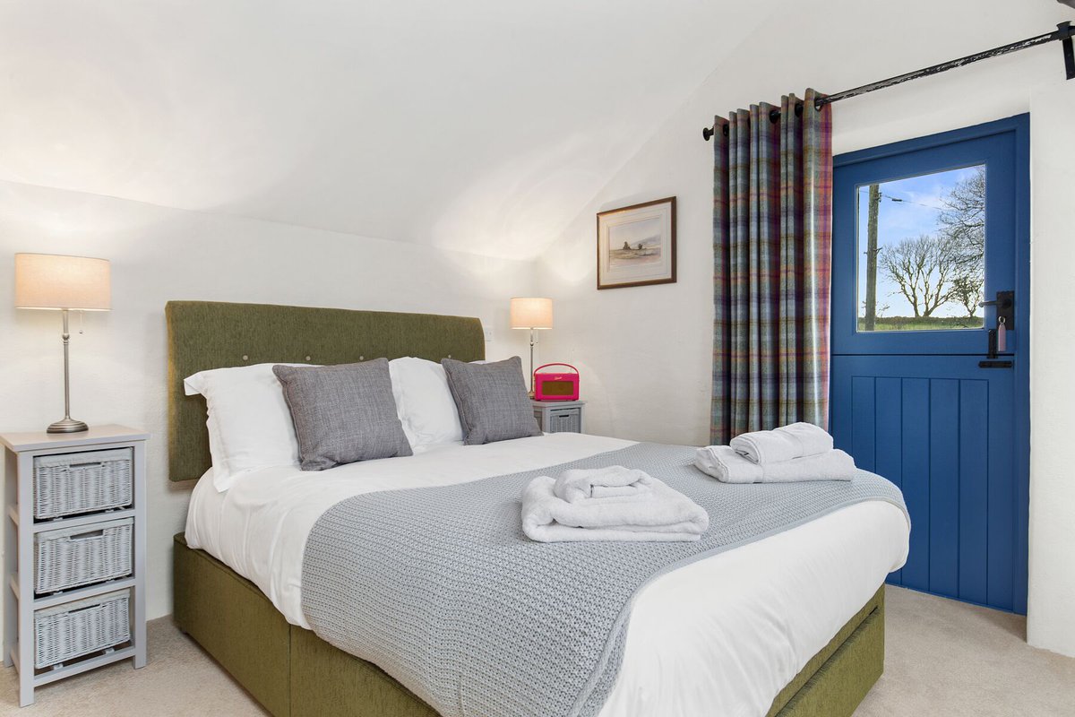 The Mill | Sleeps 2 – Double Bed

Enjoy a truly relaxing stay with comfortable interiors, well-equipped kitchen, private garden and patio, wood-fired hot tub | EV electric charger | Pet friendly 

bit.ly/AvailableCotta…

#Pembrokeshire #luxurycottage