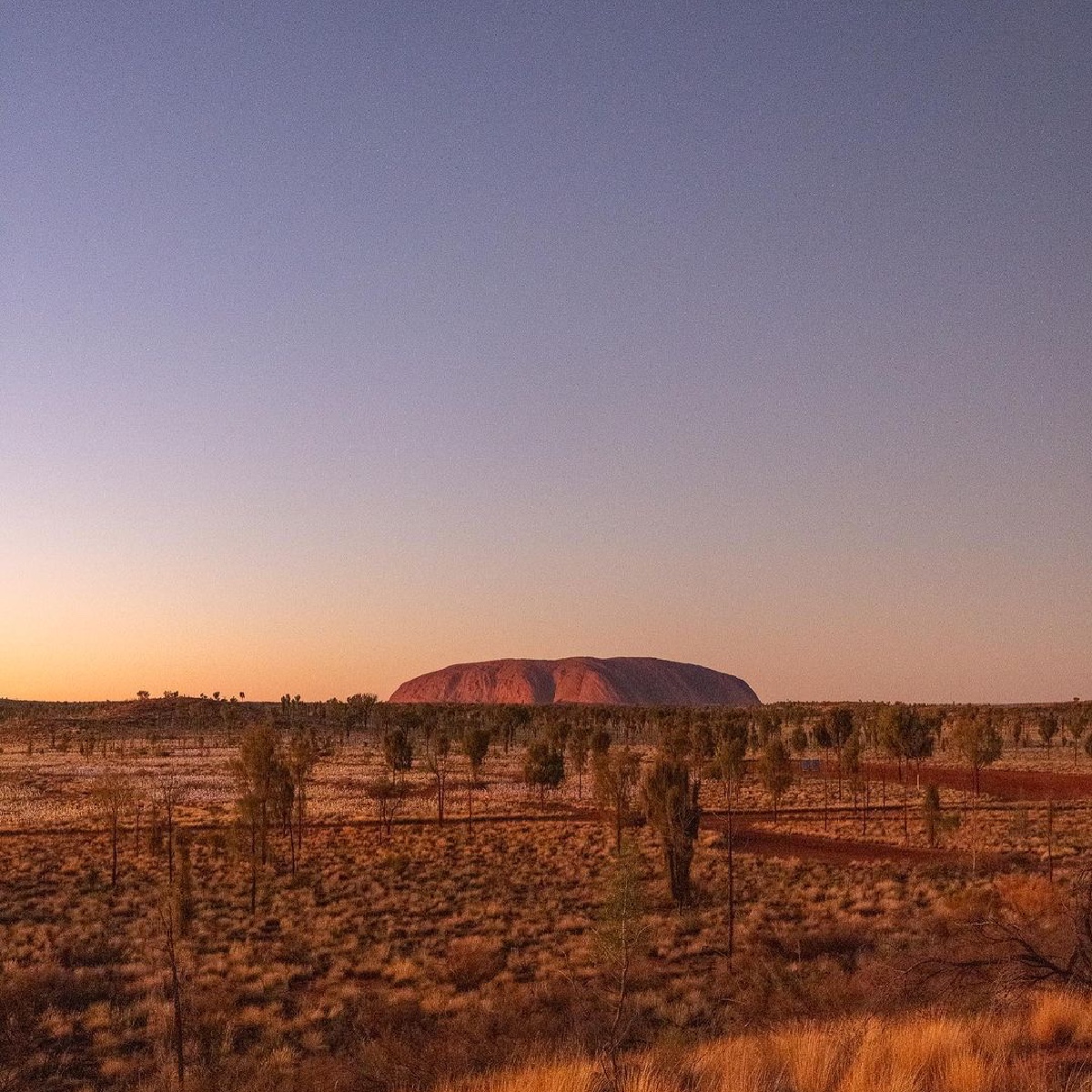 Sharing a little Uluru magic with you today ✨❤️

We're absolutely mesmerised by this stunning snap IG/rayofmelbourne captured on a recent visit to @NT_Australia's #UluṟuKataTjuṯaNationalPark - home to the Anangu people.

#seeaustralia #comeandsaygday