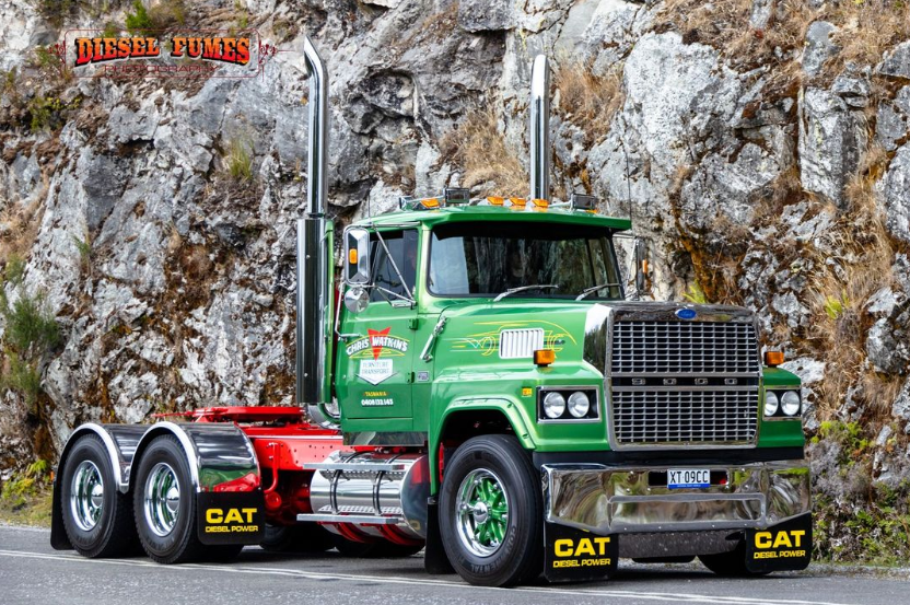 LubeZoneInc's tweet photo. Chris Watkins Furniture Transport 1987 Ford LTL9000 π
Isn't it a beauty π Thank you to @diesel_fumes_photogrphy for these fantastic shots!
#LubeZone #FastIsBack #bigrig https://t.co/62NR6dNkeB