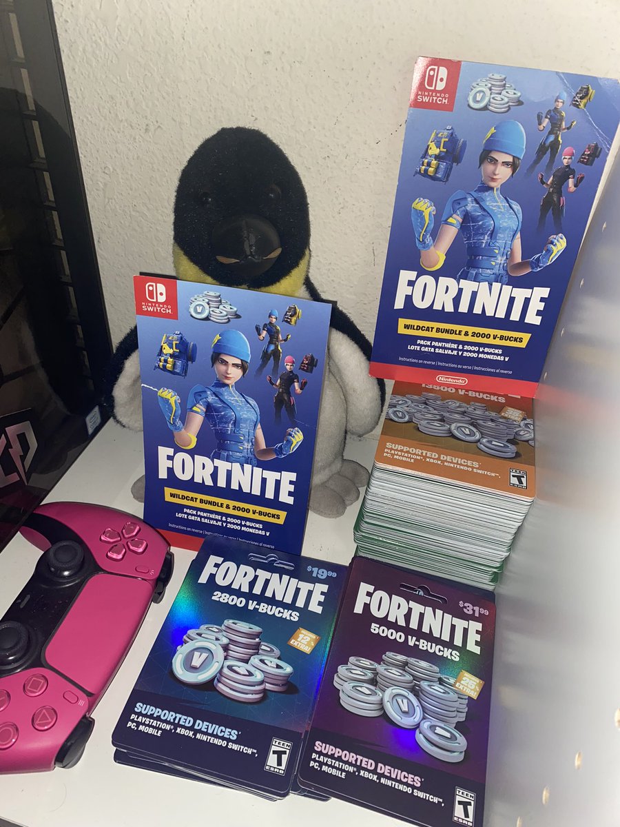 @FortniteGame Drawing the 13,500 VBUCKS giveaway on my page in 10 minutes 🔥🔥

Who needs VBUCKS? 

Awarding people that interact ♻️❤️