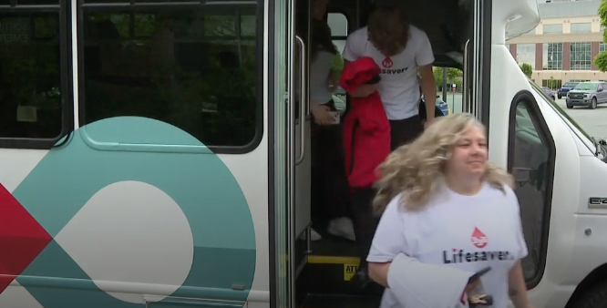 Record = broken 💪  

70 high school grads from Halifax came together to make the city’s largest group blood donation.  

What a way to kick off #NationalBloodDonorWeek and #ShineALight! Thanks to everyone involved ❤️  

Book today at ow.ly/wf0g50OMbOQ 

📸 Global News