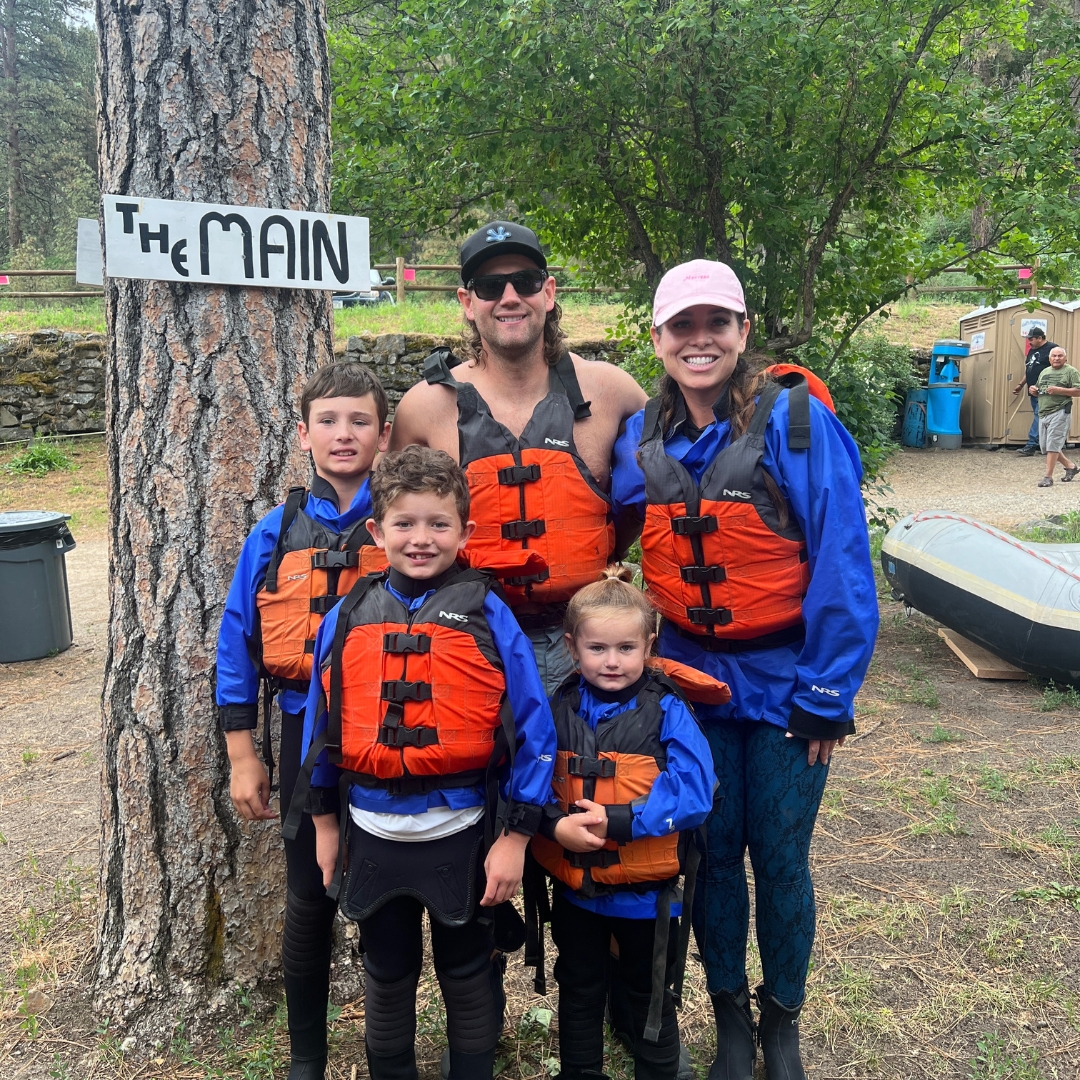 allanrdraper's tweet photo. 5 things I love to do with my family for family bonding.
1. Attend Church Every Sundayย
2. Family Vacationsย
3. Outdoor Activities
4. Family Dinner
5. Game or Movie Nights
#familybonding #godfirst #familysecond #personalgrowth #familygrowth https://t.co/wbNF0qr7oA