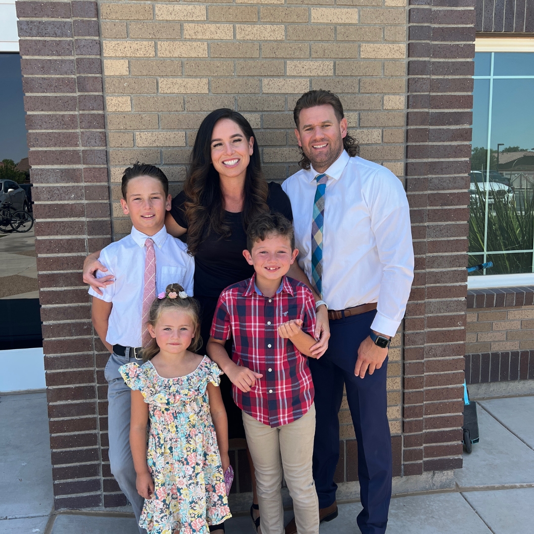 allanrdraper's tweet photo. 5 things I love to do with my family for family bonding.
1. Attend Church Every Sundayย
2. Family Vacationsย
3. Outdoor Activities
4. Family Dinner
5. Game or Movie Nights
#familybonding #godfirst #familysecond #personalgrowth #familygrowth https://t.co/wbNF0qr7oA