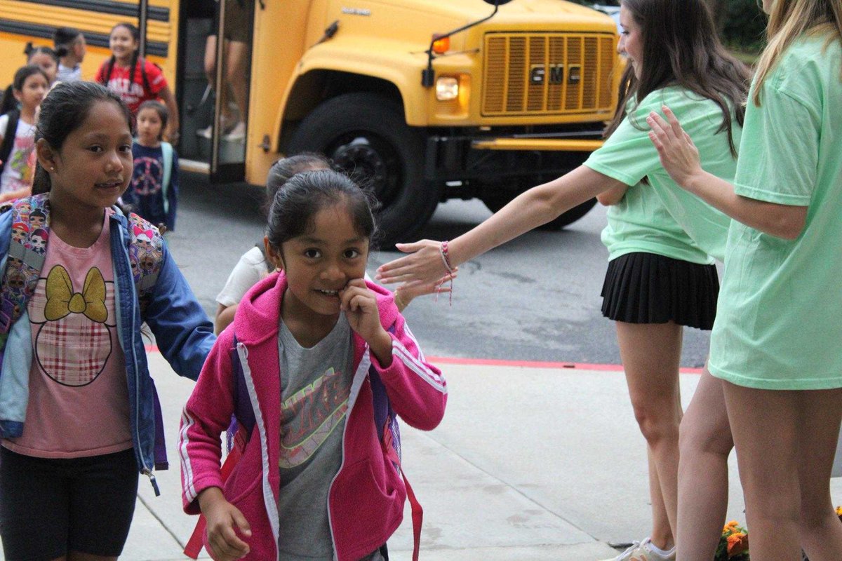 horizonsatlanta's tweet photo. It’s full STEAM ahead!!

@HorizonsatHIES  and @AisHorizons officially opened their doors today! Scholars are taking dance classes, swim lessons and are gaining new skills, friends and memories.

Let the fun begin!!!

#ExpandingHorizons #summerlearning #inspirebuildnurture https://t.co/qV58so9z6s
