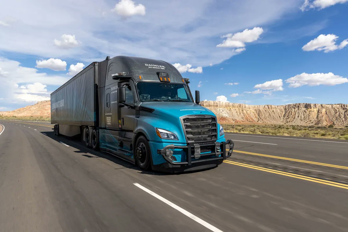 Driverless Trucks by 2030 buff.ly/3oTYjty There are plans to introduce series-production driverless trucks by 2030 in the United States. #powertorque #truckingaustralia  #techknow
#freightlinertrucks
#autonomoustrucks