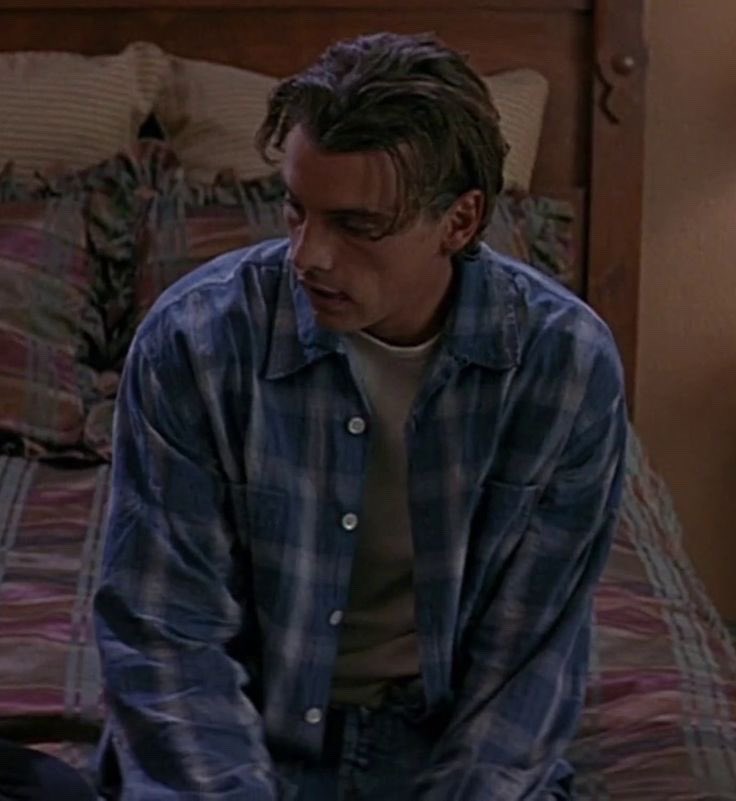 screamsourcee's tweet photo. it’s always the ones with the flannel https://t.co/kZRhm65aOV