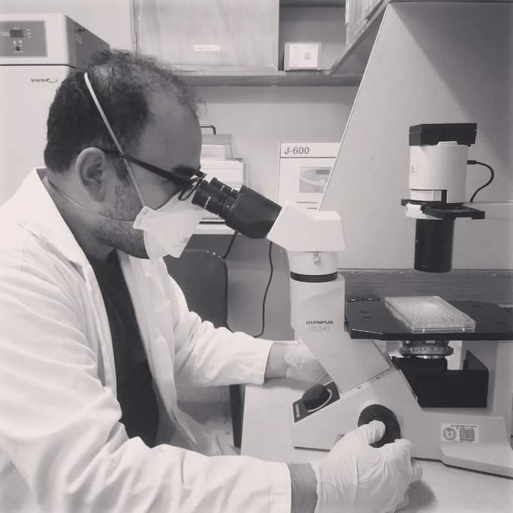 Drop a cool photo someone took of you doing your job. 
🧫🔬